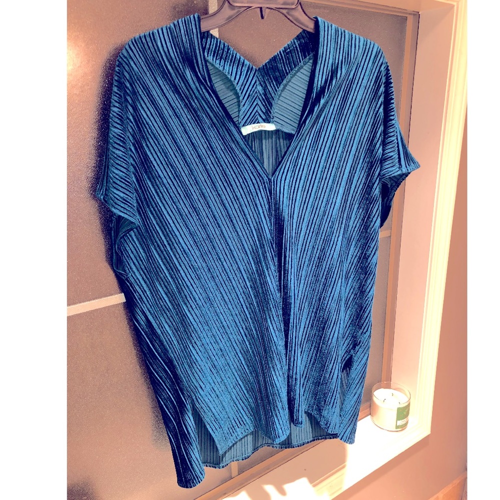 Karlie Clothes+ Sz Small+ Metallic V neck tunic+ Blue+ like new- worn once - Picture 4 of 5